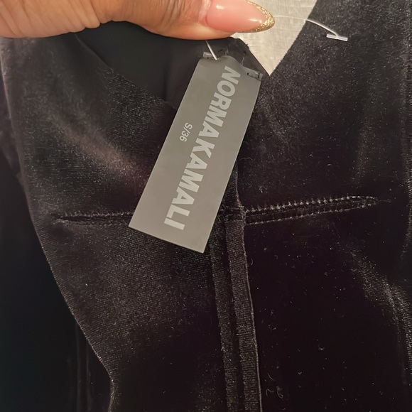 Norma Kamali Grace Fishtail gown in black - Picture 6 of 6